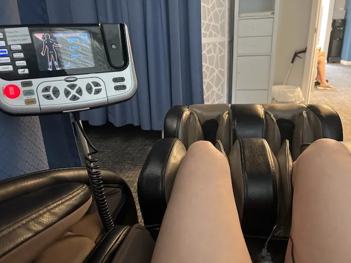 Deerwood Lake Chiropractic Picture 7