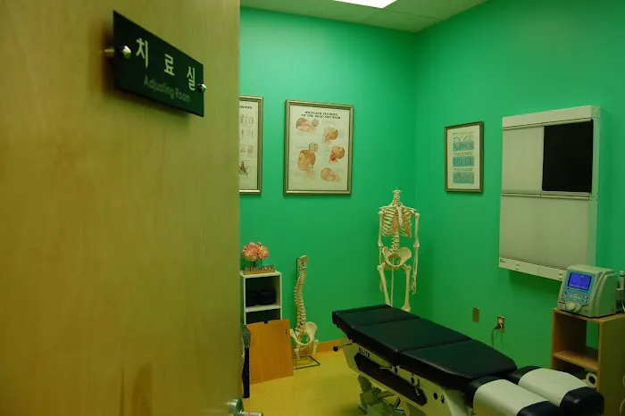 Carefree Land Chiropractic MD (편한나라 척추신경 전문병원 엘리콧시티) Picture 2