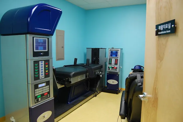 Carefree Land Chiropractic MD (편한나라 척추신경 전문병원 엘리콧시티) Picture 5