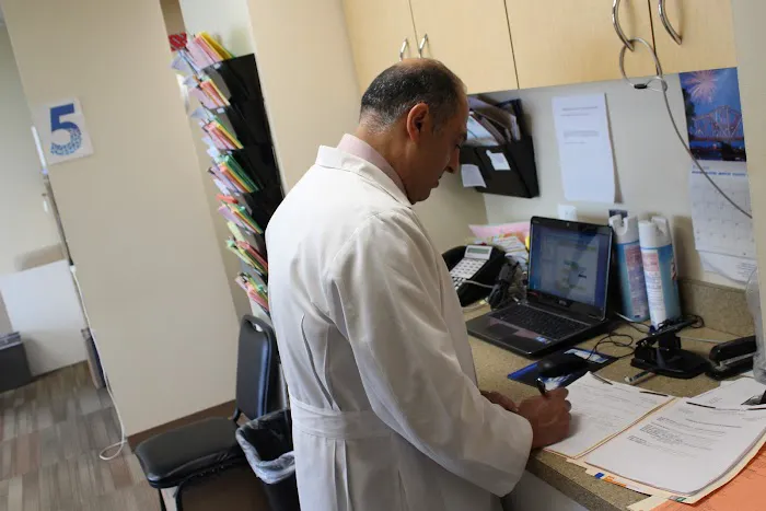 Dr. Rashid (Levi) Levieddin, Chiropractor Picture 2