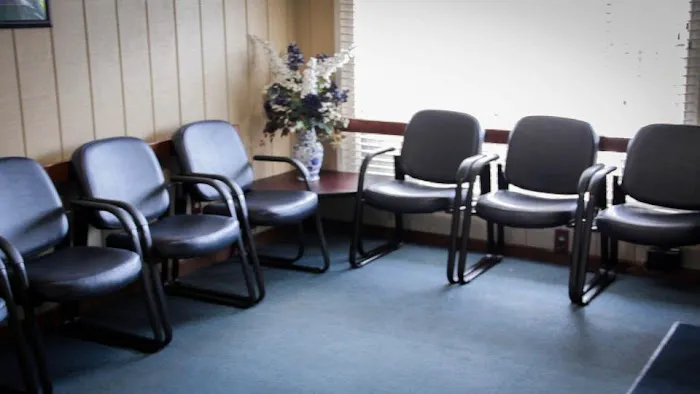 Reyna Chiropractic Clinic Picture 8