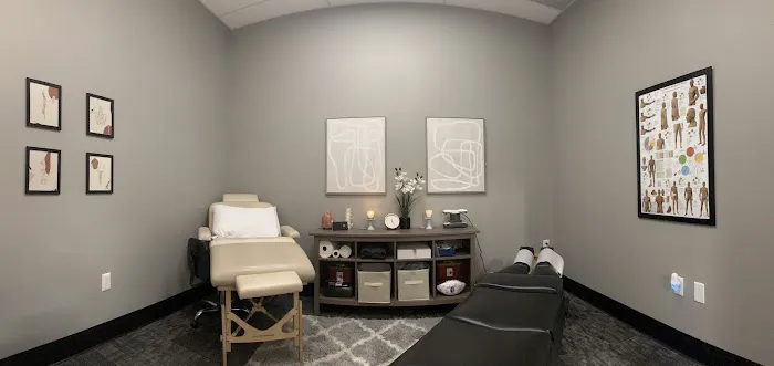 Helms Chiropractic & Acupuncture Picture 2