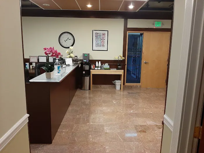 JONG IL LEE DC, PS / Yonsei Chiropractic Clinic 연세척추병원 Picture 1