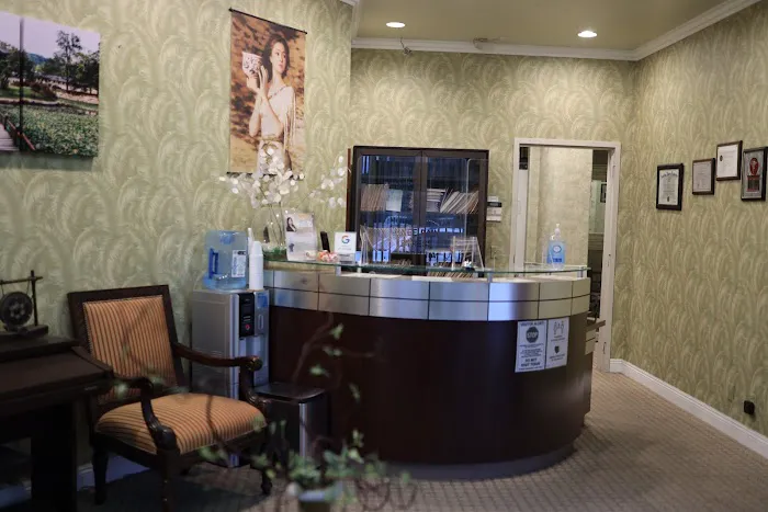Dr. Theresa B. Le - Chiropractor Picture 1