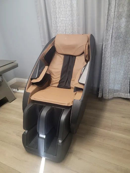 HOLT CHIROPRACTIC CLINIC Picture 8