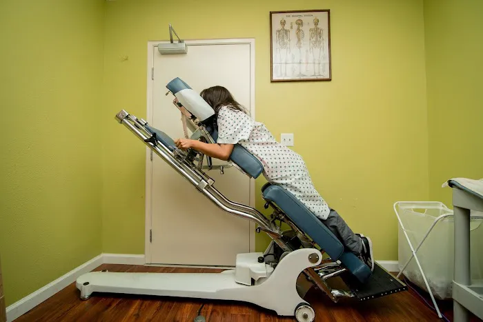 New Hope Pain Center l 엘에이 통증 병원ㅣ카이로프랙터 Chiropractor Picture 3