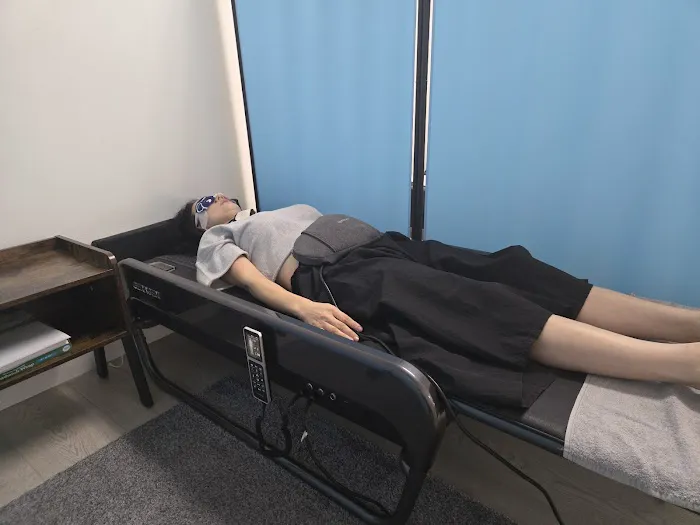 OMB clinic, chiropractic Picture 1