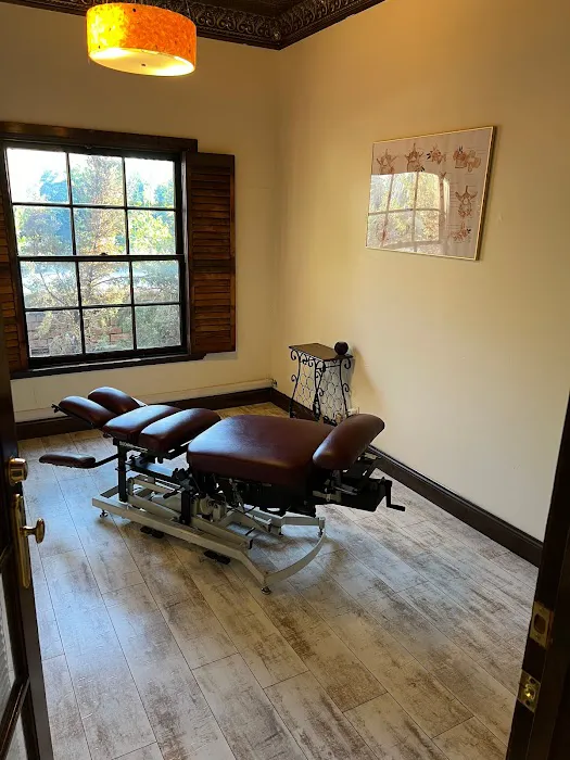 Parlopino Chiropractic Picture 1
