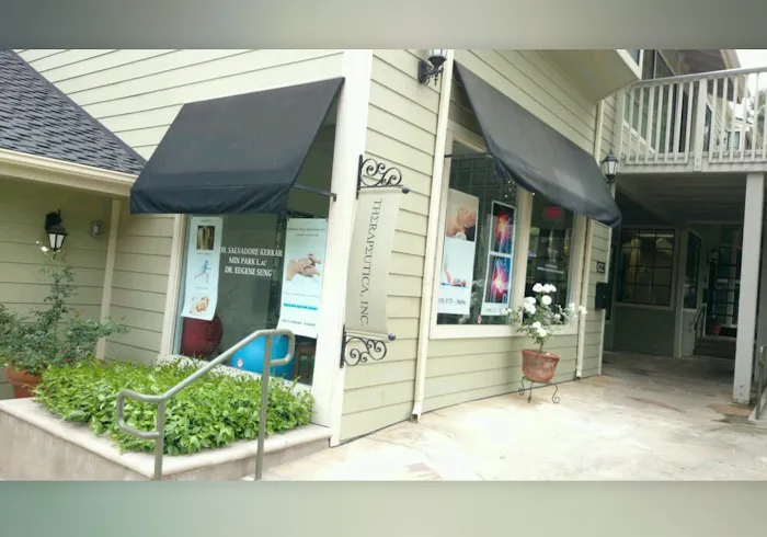 Therapeutica Chiropractic Acupuncture and Massage Picture 3