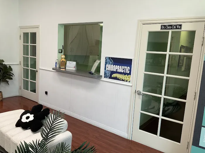 ChenChi Wu Chiropractic 伍禎祺脊醫中心 Picture 3