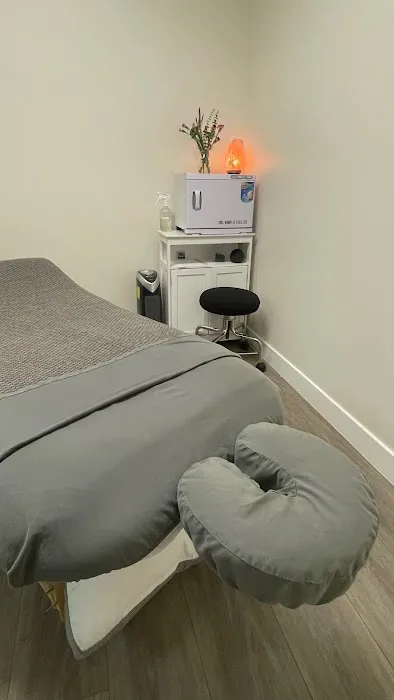 Applegate Chiropractic Picture 1