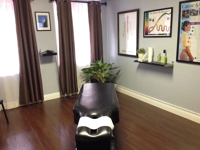 Velez Chiropractic Santa Monica, Dr. Helmer Velez D.C. Picture 2