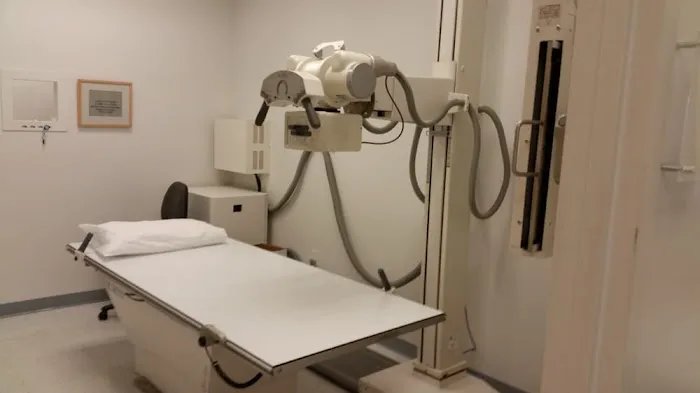 Dr. Raymond Hall, DC at Pacific Coast Sports Medicine Picture 3