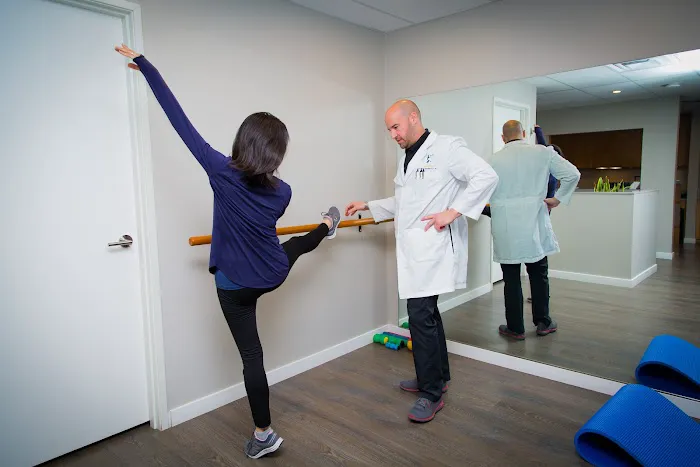 Encino - Dr. Brian Gordon Chiropractic Acupuncture Picture 2