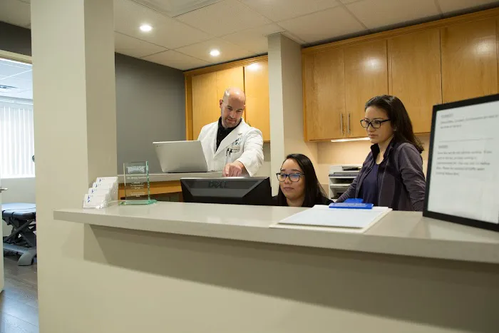 Encino - Dr. Brian Gordon Chiropractic Acupuncture Picture 3