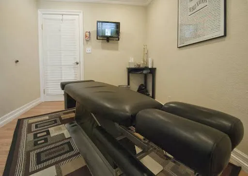 Maya Chiropractor in San Fernando Valley Picture 7