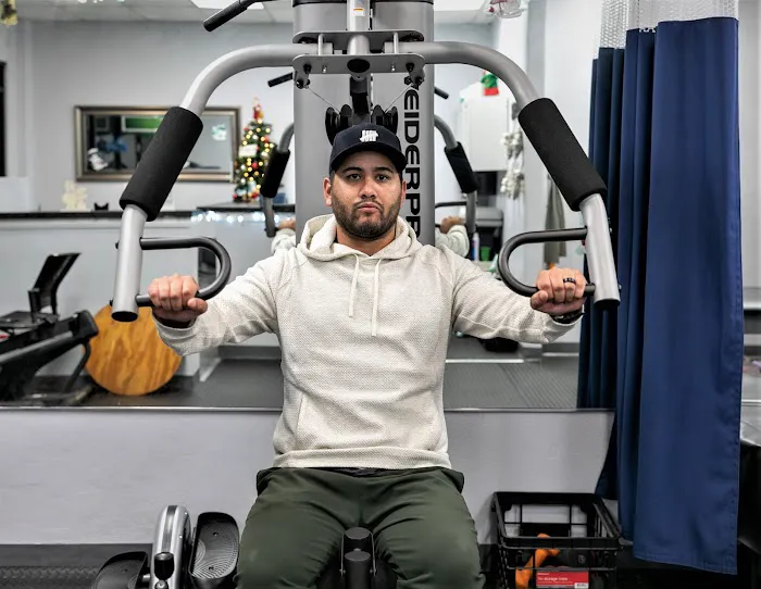 Advantage Health & Rehab. Fernando Rey, DC Picture 2