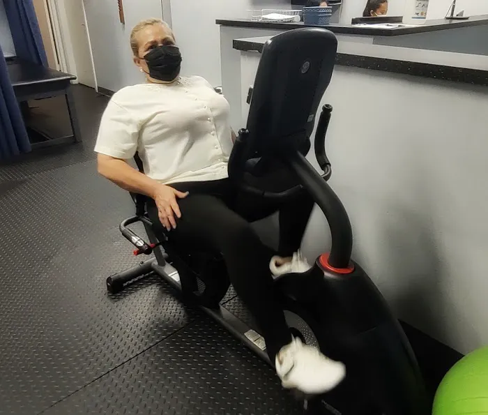 Advantage Health & Rehab. Fernando Rey, DC Picture 7