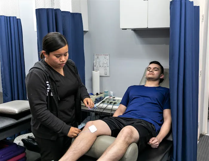 Advantage Health & Rehab. Fernando Rey, DC Picture 10