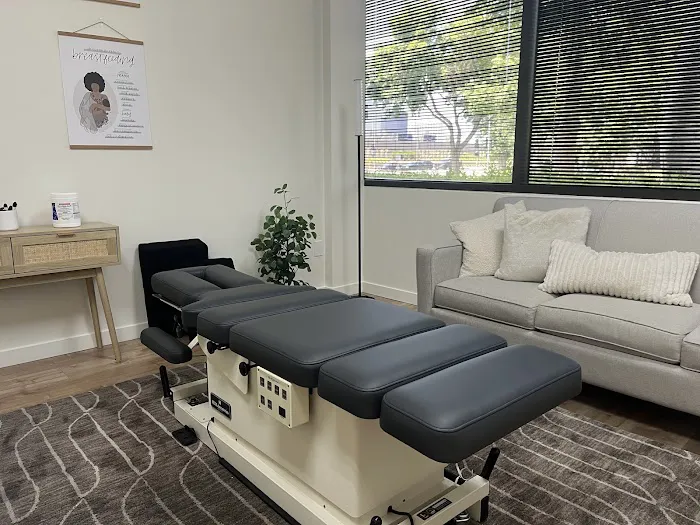 Unwind Chiropractic LA Picture 3