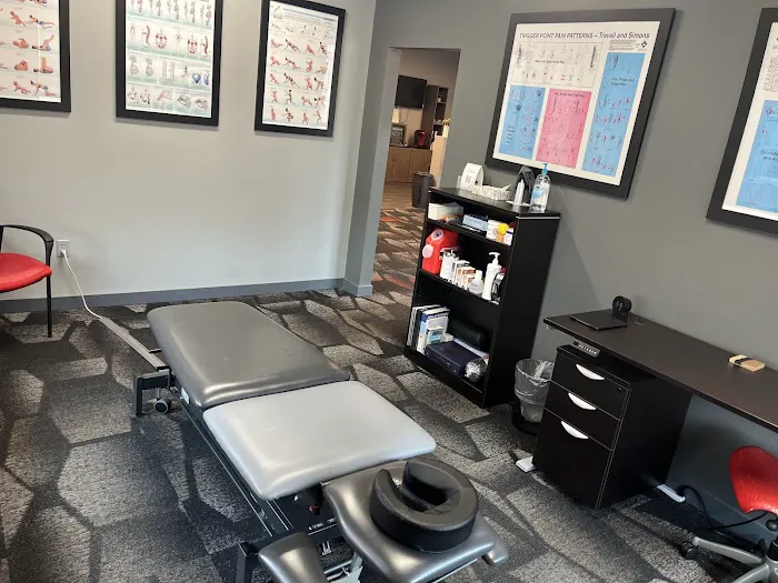 F.I.T. Muscle & Joint Clinic Crossroads District (Chiropractic) Picture 5