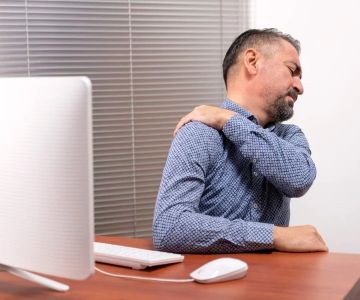 Is Lower Back Pain Affecting Your Daily Life? Here's How a Chiropractor Can Help | ChiroScope