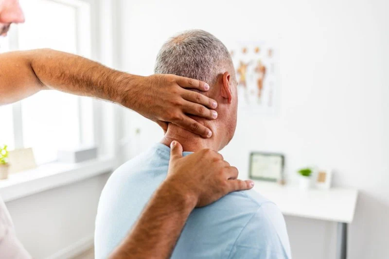 How Chiropractors Treat Migraines Without Medication – Chiropractor Approved