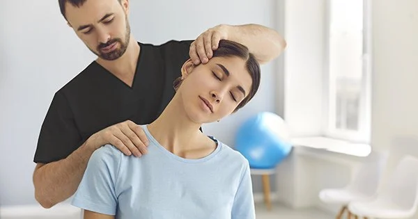 Understanding the Connection Between How Chiropractors Treat Migraines and Your Spine