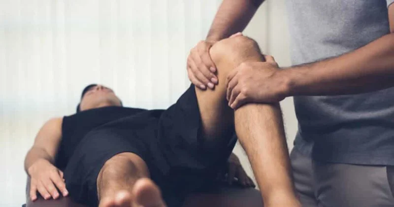Chiropractic vs Physical Therapy: What You Need to Know and How Chiropractors Treat It