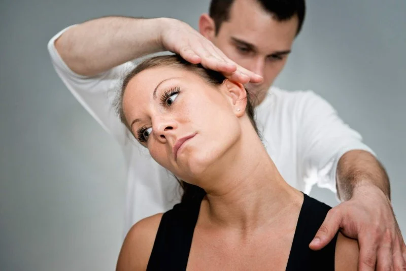 How Chiropractors Help With Migraines and Why It Works – A Natural Treatment Option