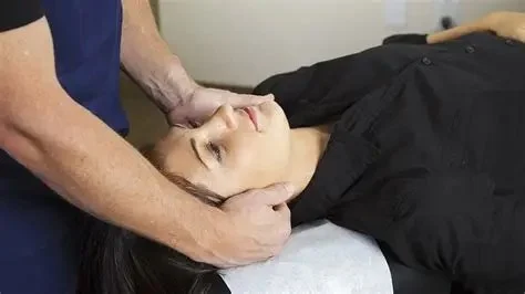 What Causes Migraines and How Chiropractors Treat It