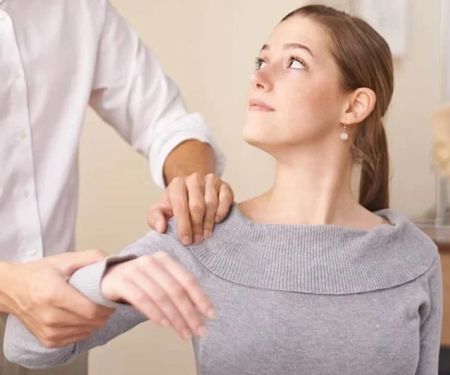 Can a Chiropractor Help with Thoracic Outlet Syndrome and Numb Hands?