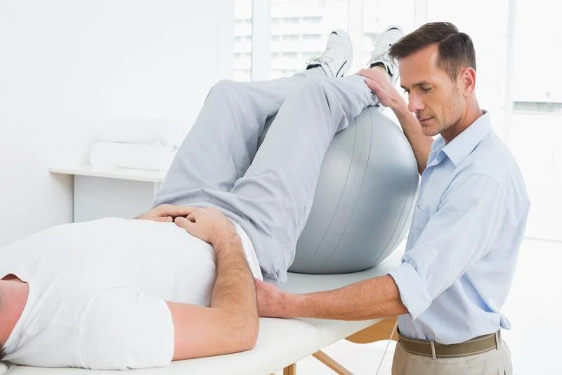 What is the Difference Between a Straight Chiropractor and a Mixer Chiropractor?