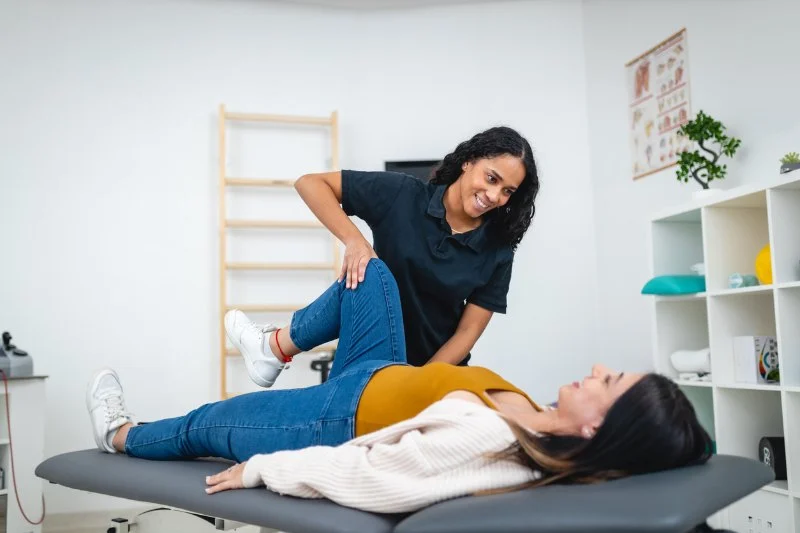 What is the Difference Between a Chiropractor and a Physical Therapist for Herniated Discs